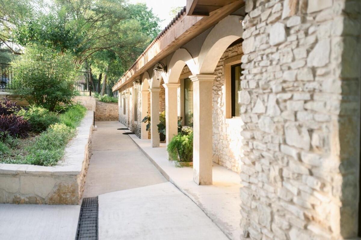 Messina Inn Wimberley Exteriör bild